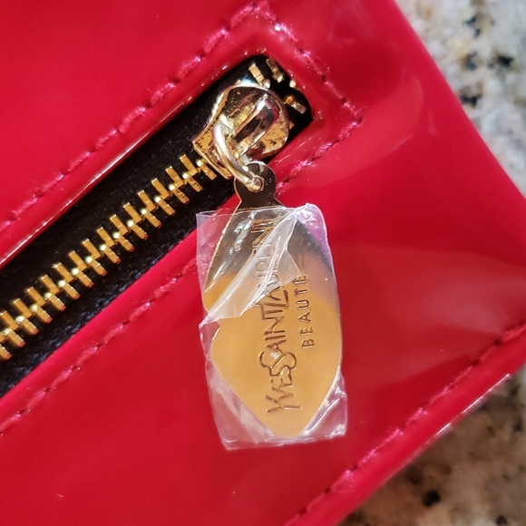 Yves Saint Laurent Beauté - Picture 4 of 6